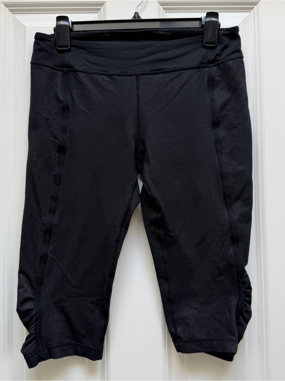 LULULEMON DIGNITY CROP DISCONTINUED MID RISE CAPRI LEGGING 10